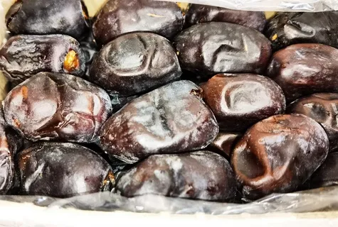 تصویر 3 از خرما مضافتی قهوه ای با ساختار طبیعی گرمسیری